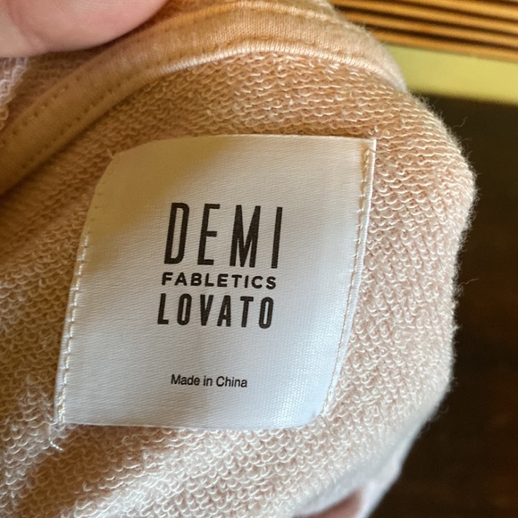 Demi Lovato Fabletics Oversized Cropped Sweater - Picture 6 of 7